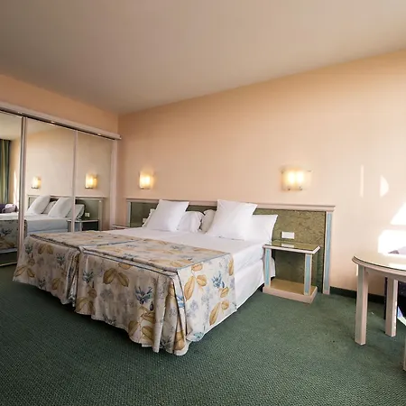 Beatriz Costa & Costa Teguise