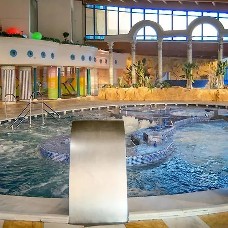 Beatriz Costa & Hotel