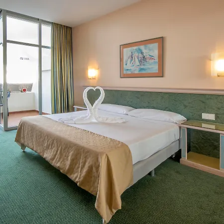 Beatriz Costa & 4* Costa Teguise