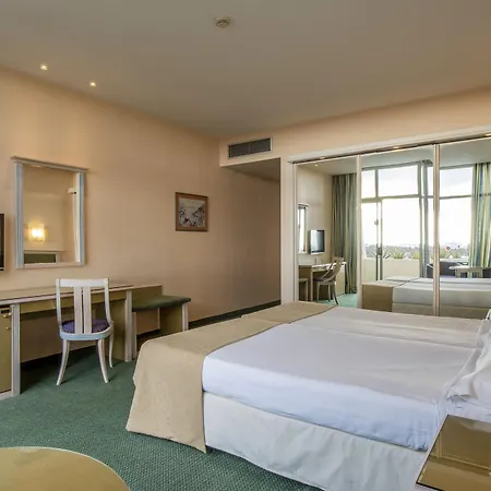 Beatriz Costa & Hotel Costa Teguise