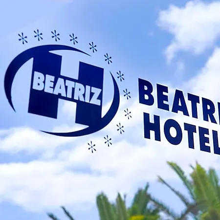 Beatriz Costa & Hotel 4*
