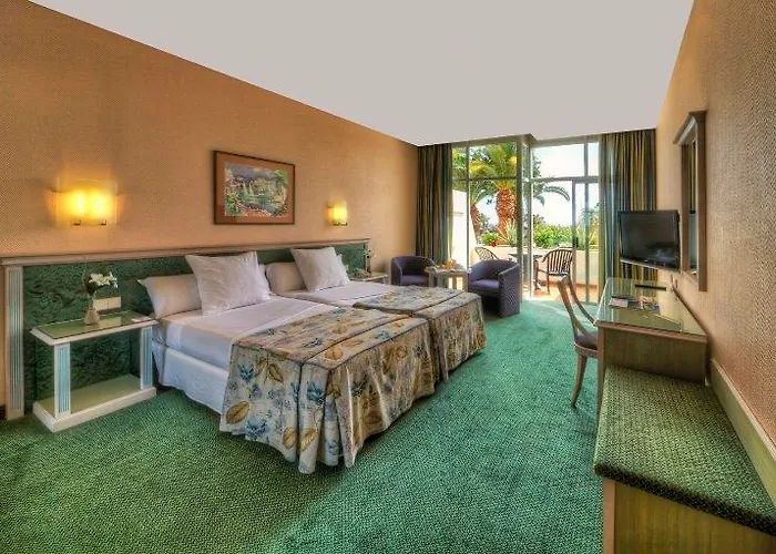 Beatriz Costa & Hotel