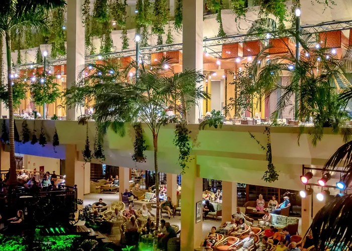 Beatriz Costa & Hotel